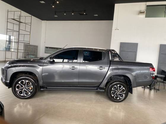 MITSUBISHI L200 TRITON 2.4 16V TURBO DIESEL GLS CD 4X4 AUTOMÁTICO